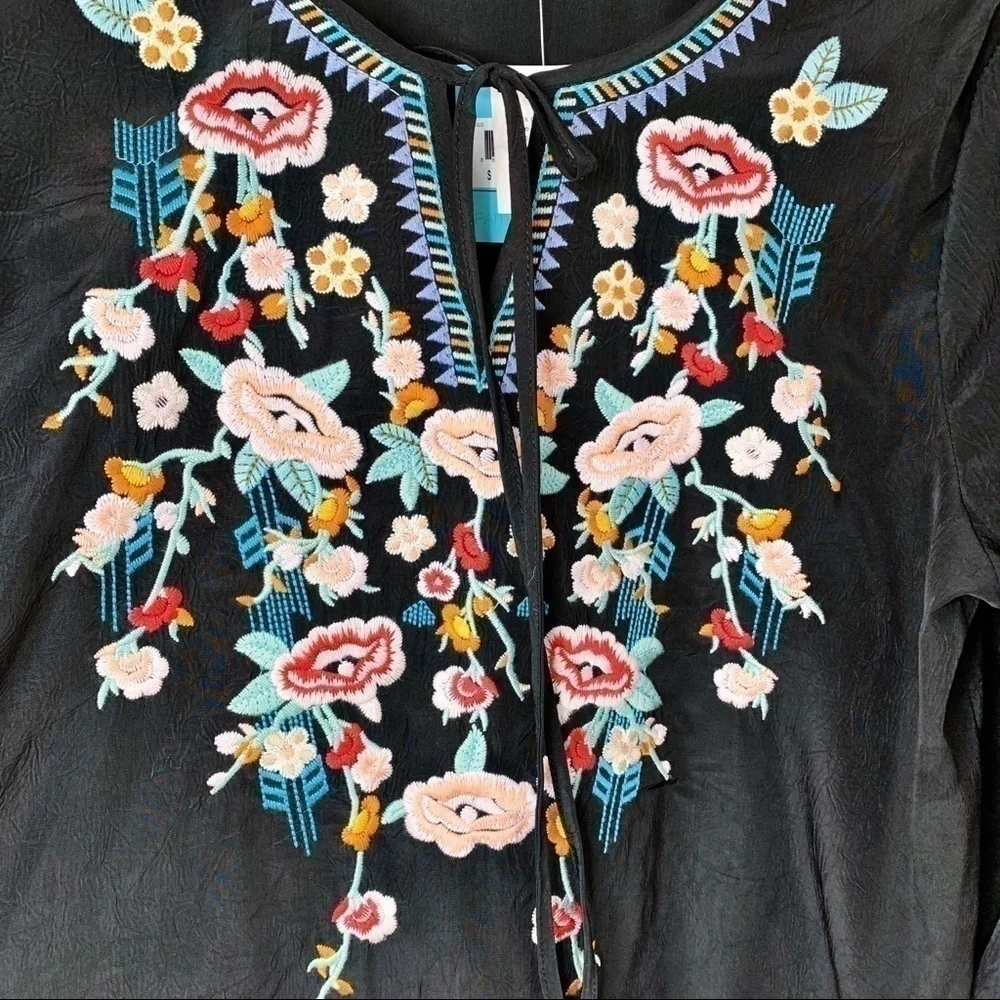 FAITH + Zoe Embroidered Tunic NWT Size M - Picture 2 of 8